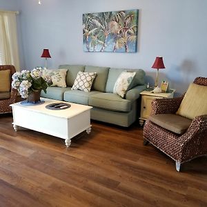 One-Bedroom Apartment Fits